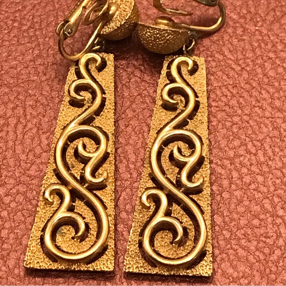 TRIFARI Earrings Vintage Crown Mark Dangle Clip On Gold Texture Filigree 2"